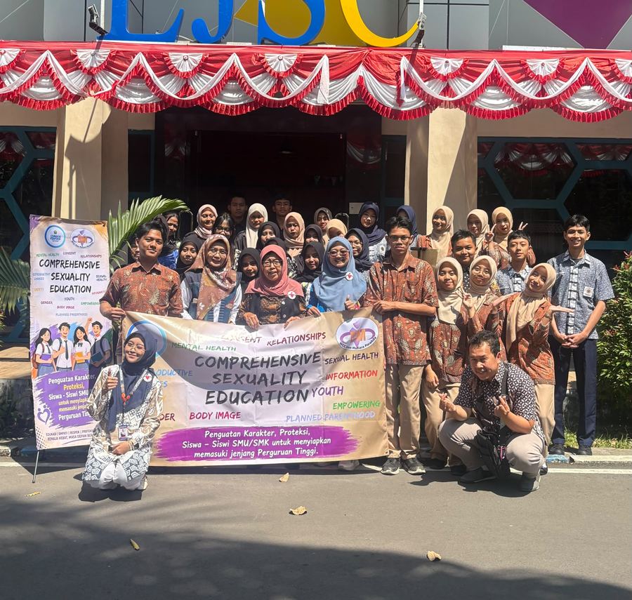 Siswa dan tim WCC pada kegiatan Comprehensive Sexuality Education